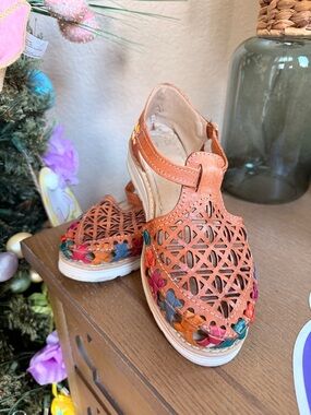 Woven Leather Cutout Sandals in Tan with Multicolor Accent